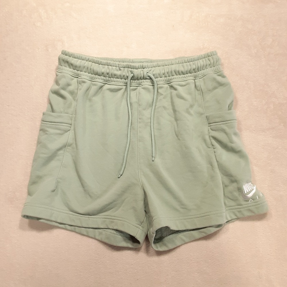 Nike Women's Sportswear Club Terry Mid-Rise Shorts Medium Mint Green Cargo